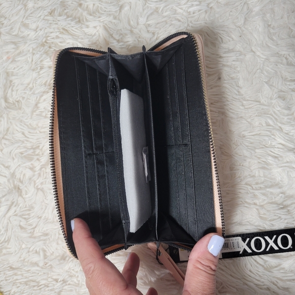 XOXO light pink wristlet new with tags - Picture 2 of 4